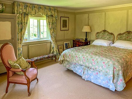 Traveller wagon period colourful cottage - Filming Locations Locations Direct -02