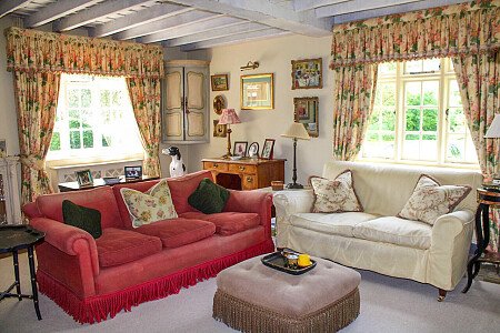 Traveller wagon period colourful cottage - Filming Locations Locations Direct -03