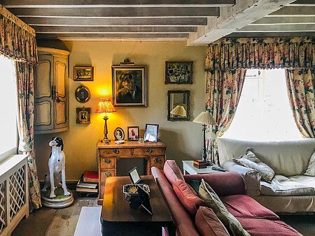 Traveller wagon period colourful cottage - Filming Locations Locations Direct -05