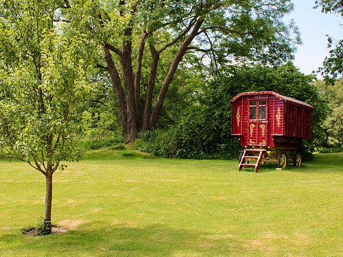 Traveller wagon period colourful cottage - Filming Locations Locations Direct -06