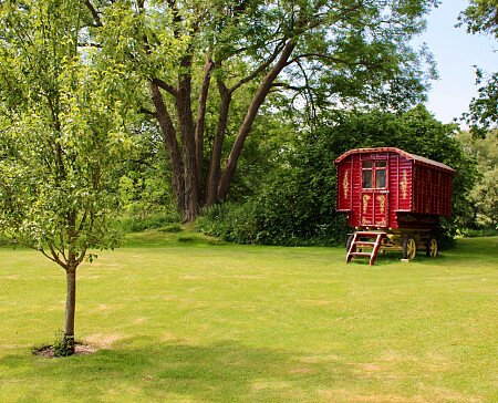 Traveller wagon period colourful cottage - Filming Locations Locations Direct -06