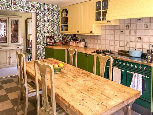 Traveller wagon period colourful cottage - Filming Locations Locations Direct -08