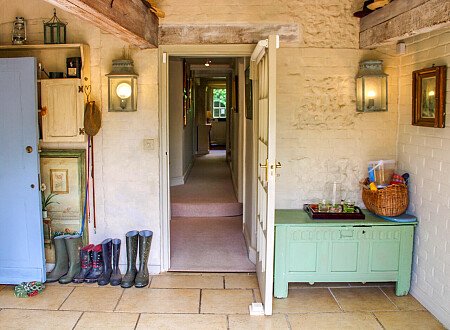 Traveller wagon period colourful cottage - Filming Locations Locations Direct -10