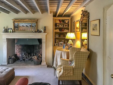 Traveller wagon period colourful cottage - Filming Locations Locations Direct -12