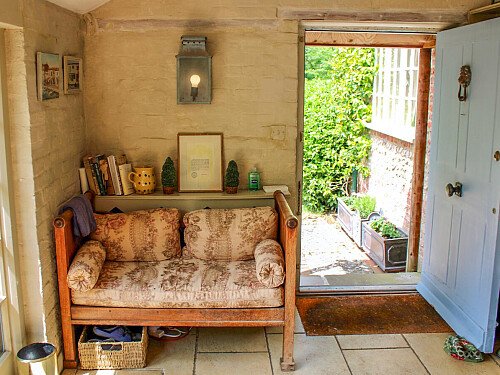 Traveller wagon period colourful cottage - Filming Locations Locations Direct -11