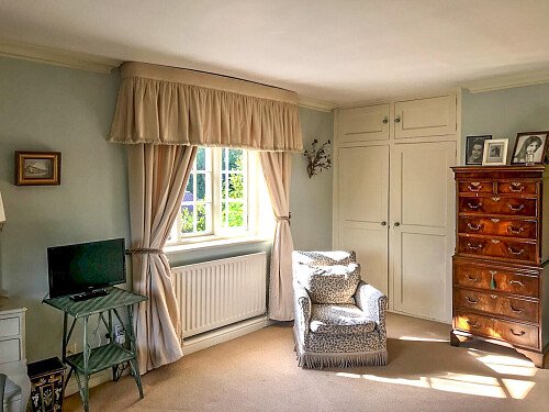 Traveller wagon period colourful cottage - Filming Locations Locations Direct -13