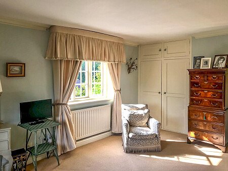 Traveller wagon period colourful cottage - Filming Locations Locations Direct -13