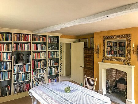 Traveller wagon period colourful cottage - Filming Locations Locations Direct -14