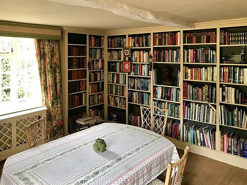 Traveller wagon period colourful cottage - Filming Locations Locations Direct -15