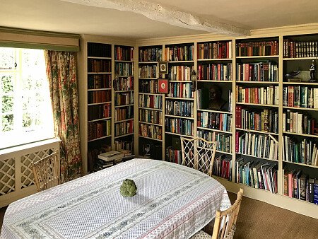 Traveller wagon period colourful cottage - Filming Locations Locations Direct -15