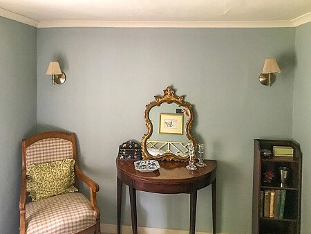 Traveller wagon period colourful cottage - Filming Locations Locations Direct -18