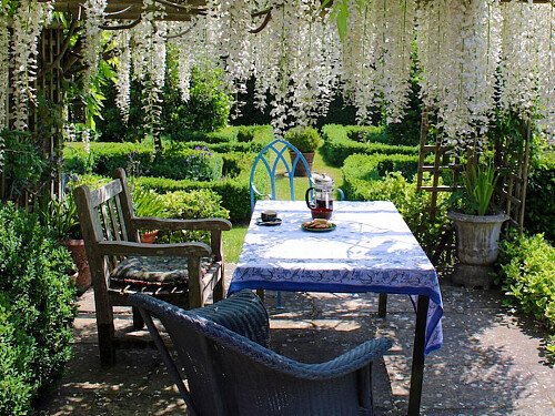 Traveller wagon period colourful cottage - Filming Locations Locations Direct -22