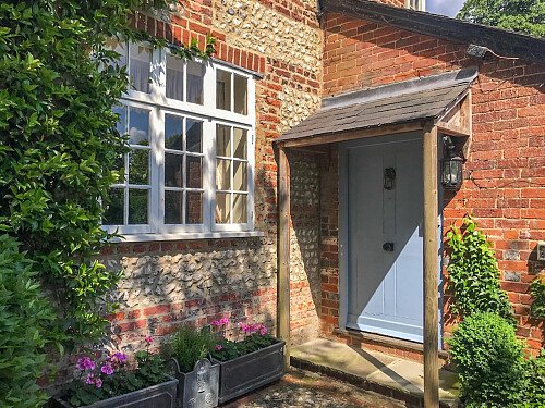 Traveller wagon period colourful cottage - Filming Locations Locations Direct -21