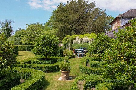 Traveller wagon period colourful cottage - Filming Locations Locations Direct -25
