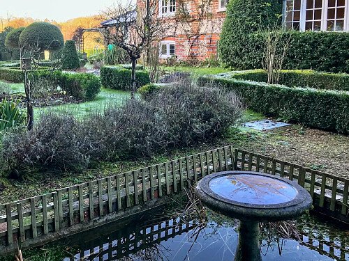 Traveller wagon period colourful cottage - Filming Locations Locations Direct -26