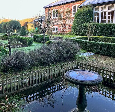 Traveller wagon period colourful cottage - Filming Locations Locations Direct -26