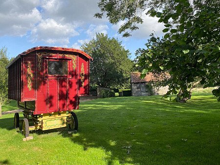 Traveller wagon period colourful cottage - Filming Locations Locations Direct -28