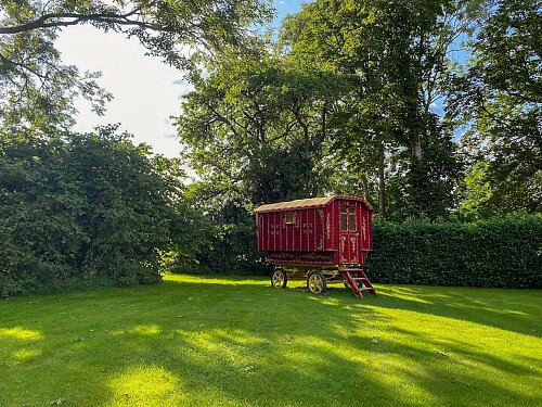 Traveller wagon period colourful cottage - Filming Locations Locations Direct -27
