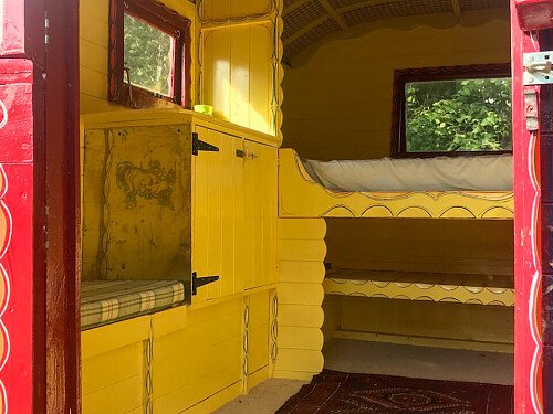 Traveller wagon period colourful cottage - Filming Locations Locations Direct -30