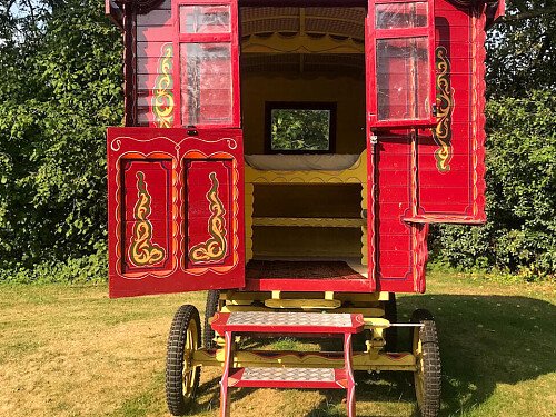 Traveller wagon period colourful cottage - Filming Locations Locations Direct -29