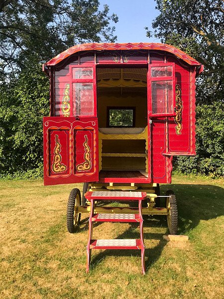 Traveller wagon period colourful cottage - Filming Locations Locations Direct -29