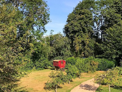 Traveller wagon period colourful cottage - Filming Locations Locations Direct -31