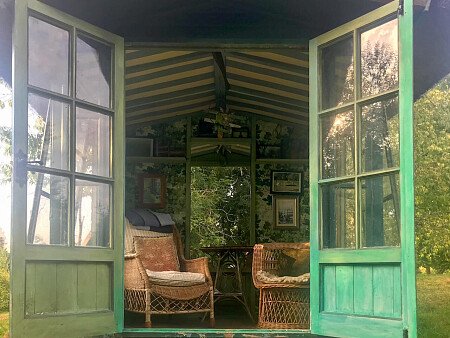 Traveller wagon period colourful cottage - Filming Locations Locations Direct -33