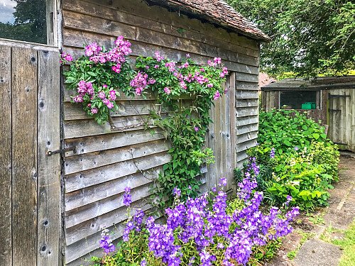 Traveller wagon period colourful cottage - Filming Locations Locations Direct -40