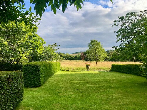 Traveller wagon period colourful cottage - Filming Locations Locations Direct -42