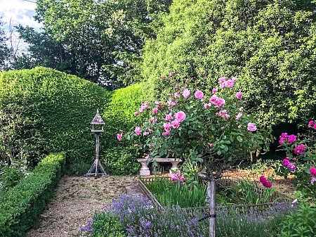 Traveller wagon period colourful cottage - Filming Locations Locations Direct -46