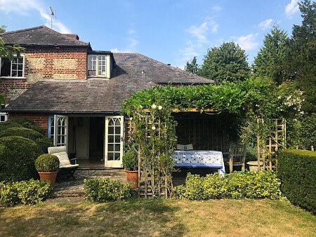 Traveller wagon period colourful cottage - Filming Locations Locations Direct -51