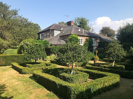 Traveller wagon period colourful cottage - Filming Locations Locations Direct -52