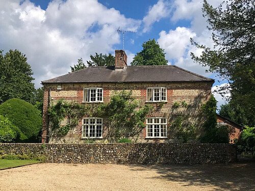 Traveller wagon period colourful cottage - Filming Locations Locations Direct -54