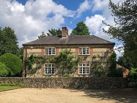 Traveller wagon period colourful cottage - Filming Locations Locations Direct -54