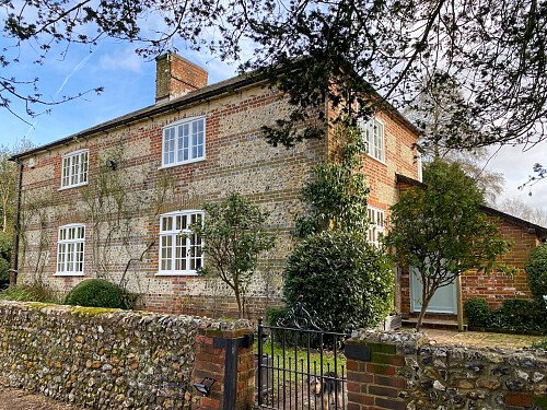Traveller wagon period colourful cottage - Filming Locations Locations Direct -56