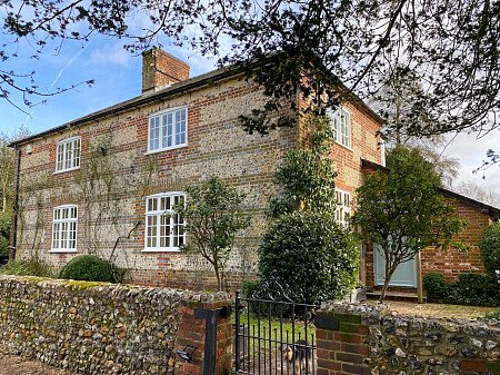 Traveller wagon period colourful cottage - Filming Locations Locations Direct -56