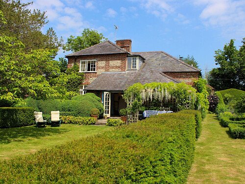 Traveller wagon period colourful cottage - Filming Locations Locations Direct -57