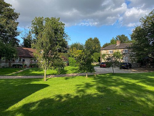 Traveller wagon period colourful cottage - Filming Locations Locations Direct -60