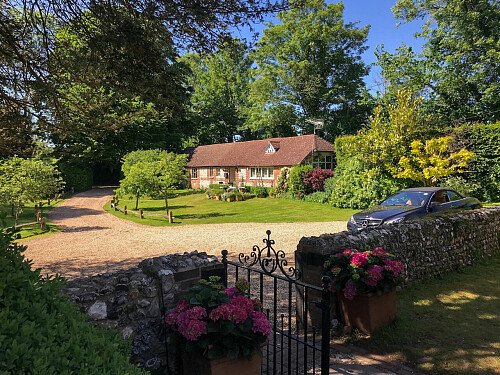 Traveller wagon period colourful cottage - Filming Locations Locations Direct -59