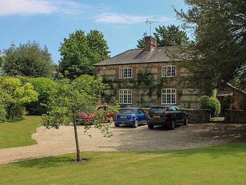 Traveller wagon period colourful cottage - Filming Locations Locations Direct -61