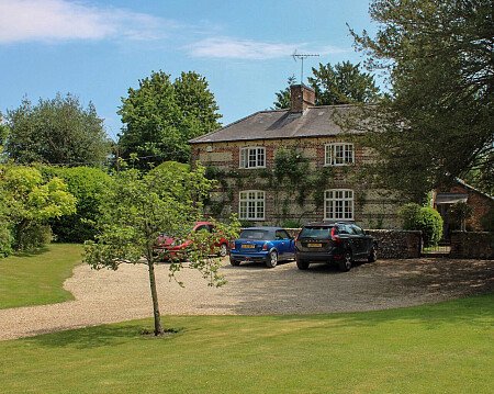 Traveller wagon period colourful cottage - Filming Locations Locations Direct -61