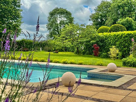 2043 -  filming photoshoot location-053