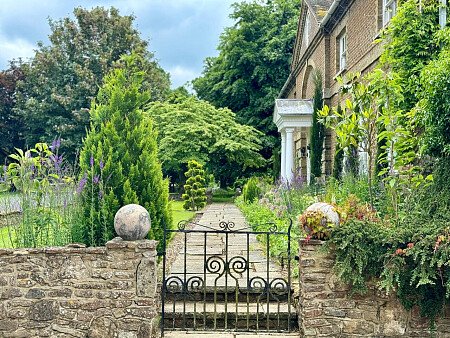 2043 -  filming photoshoot location-071