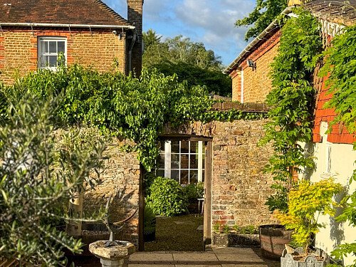 2043 -  filming photoshoot location-075