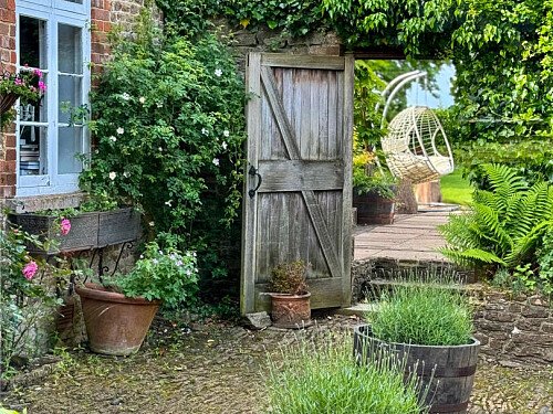 2043 -  filming photoshoot location-082