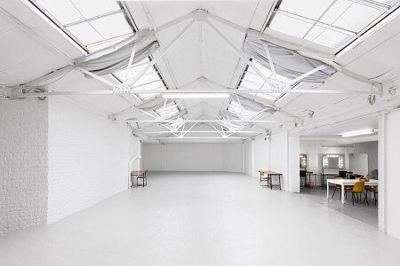 White warehouse studio - Filming Locations Locations Direct -1
