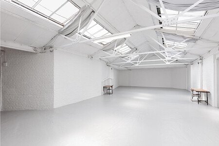 White warehouse studio - Filming Locations Locations Direct -4