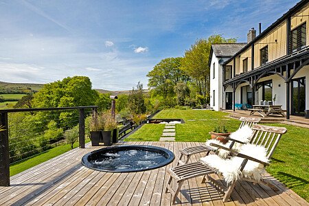 Pinewood Mansion - Filming Locations Locations Direct -03