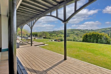 Pinewood Mansion - Filming Locations Locations Direct -11