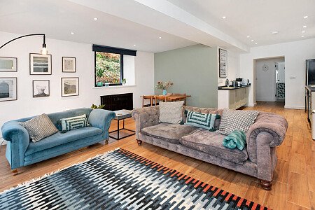 Pinewood Mansion - Filming Locations Locations Direct -57